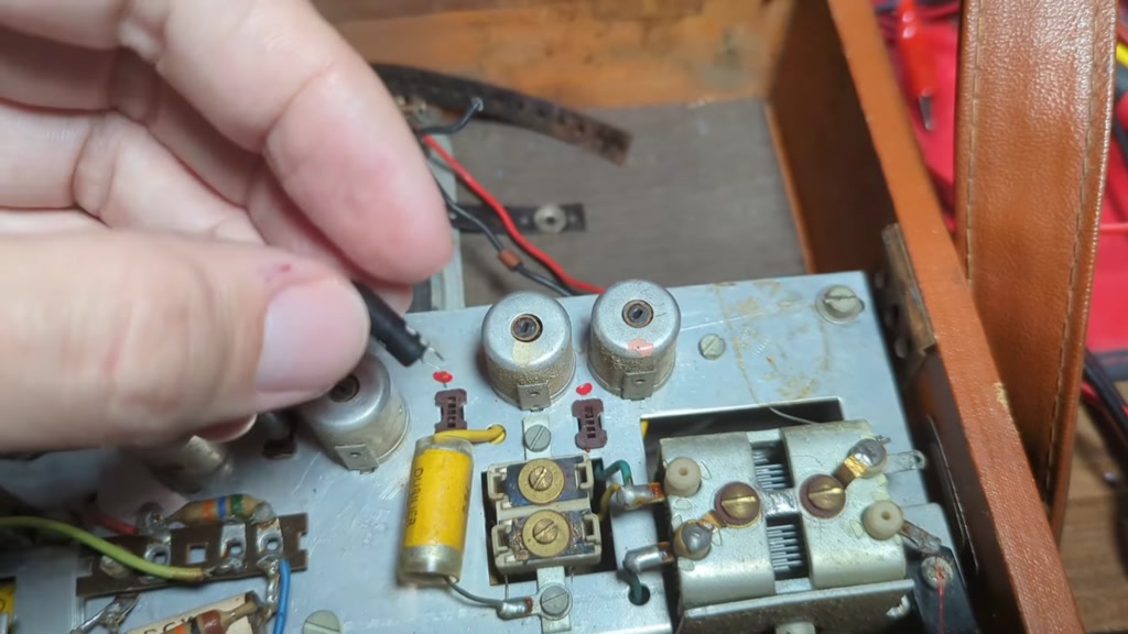 Transistor pulled out with one leg collector, missing