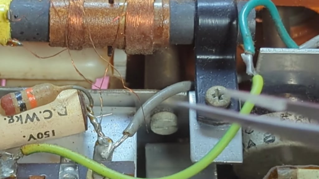 Broken wire on the longwave section of the antenna coil